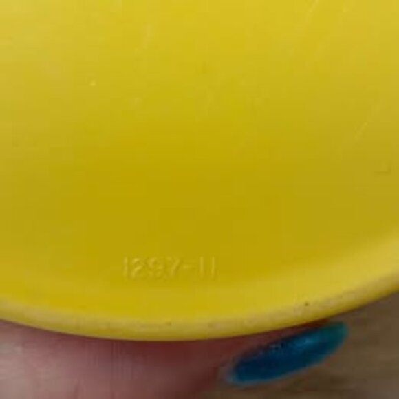 Lot Vintage Tupperware Canisters Servalier Nesting Yellow w/ Lids - Picture 6 of 13